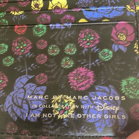 Marc by Marc Jacob’s Ditsy Flowers Alice in Wonderland zippered wallet - Picture 2 of 3